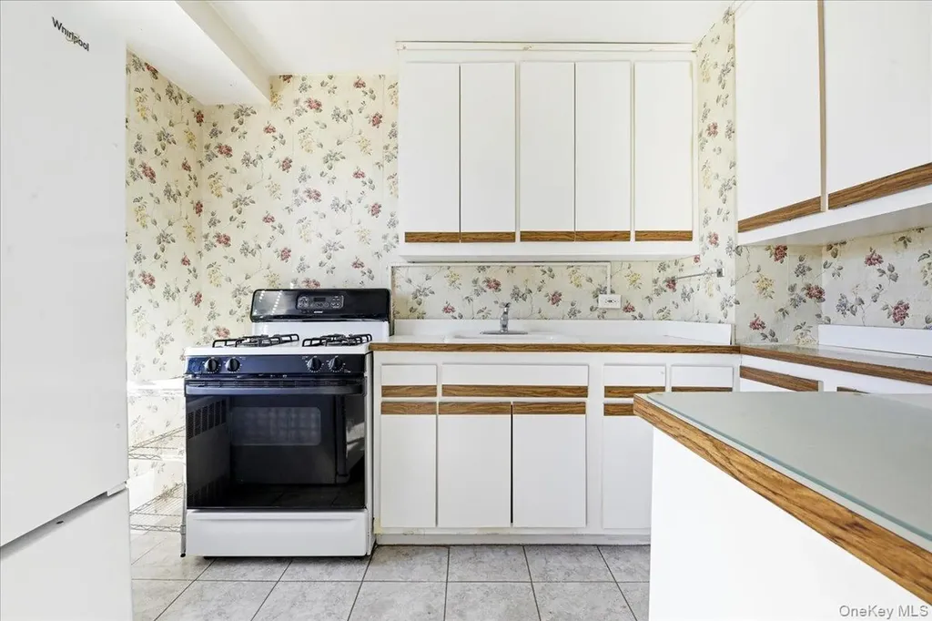 9060 Union Turnpike Glendale NY 11385