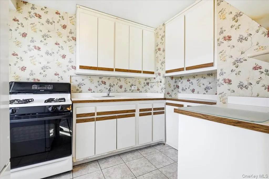 9060 Union Turnpike Glendale NY 11385