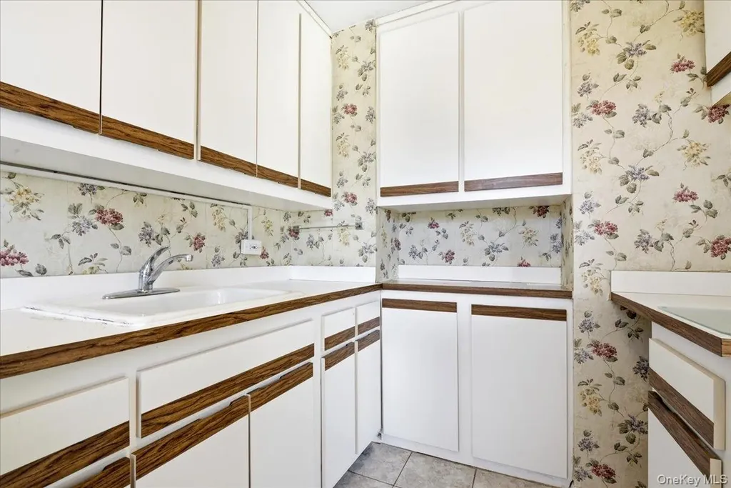9060 Union Turnpike Glendale NY 11385