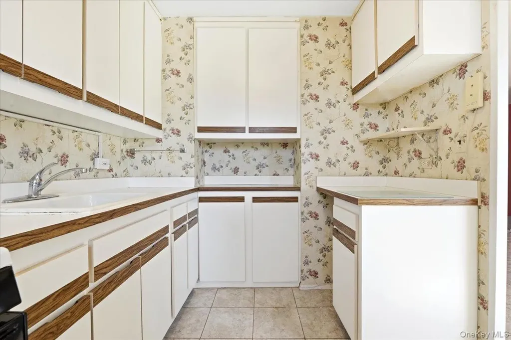 9060 Union Turnpike Glendale NY 11385