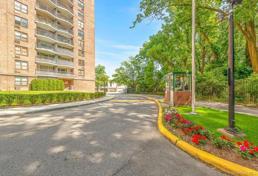 9060 Union Turnpike Glendale NY 11385