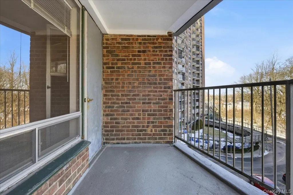 9060 Union Turnpike Glendale NY 11385