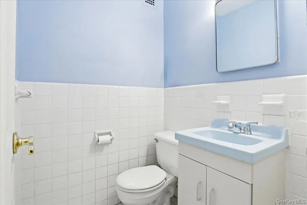 9060 Union Turnpike Glendale NY 11385