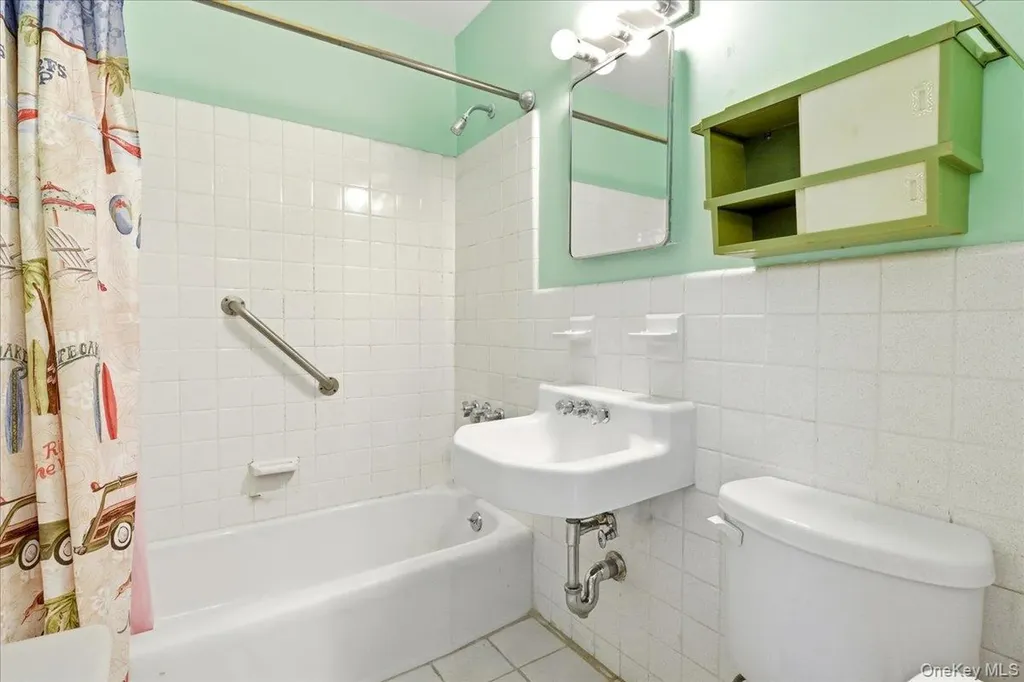 9060 Union Turnpike Glendale NY 11385