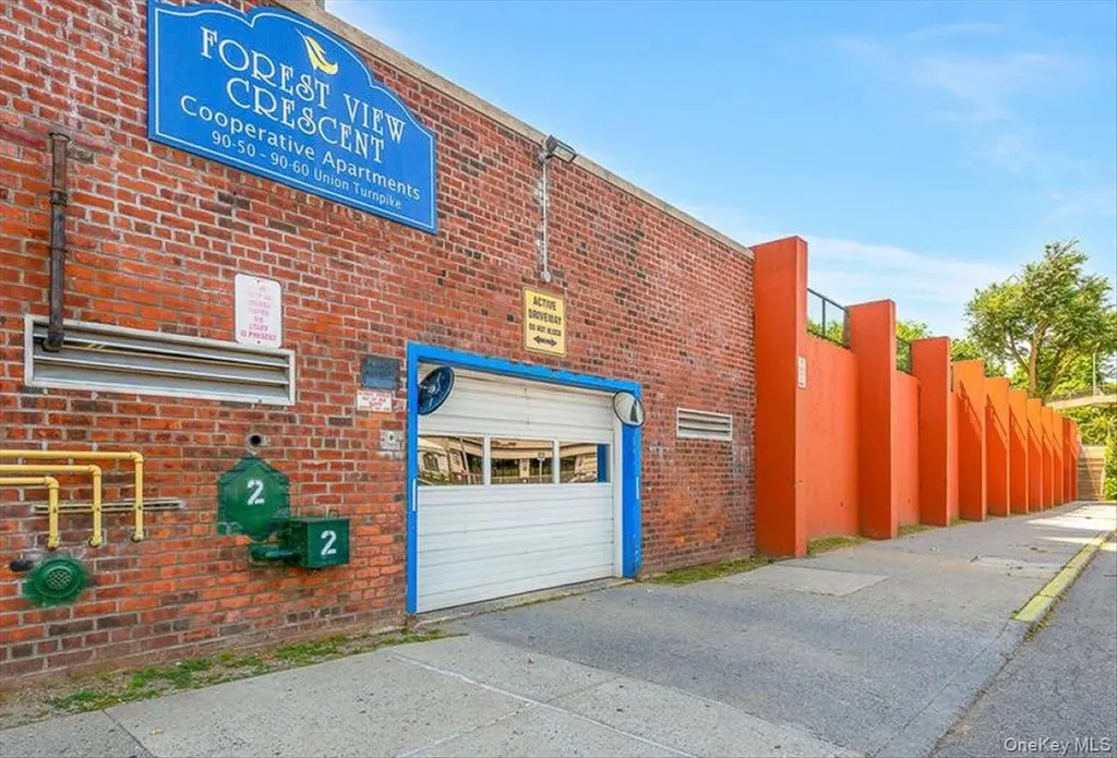 9060 Union Turnpike Glendale NY 11385