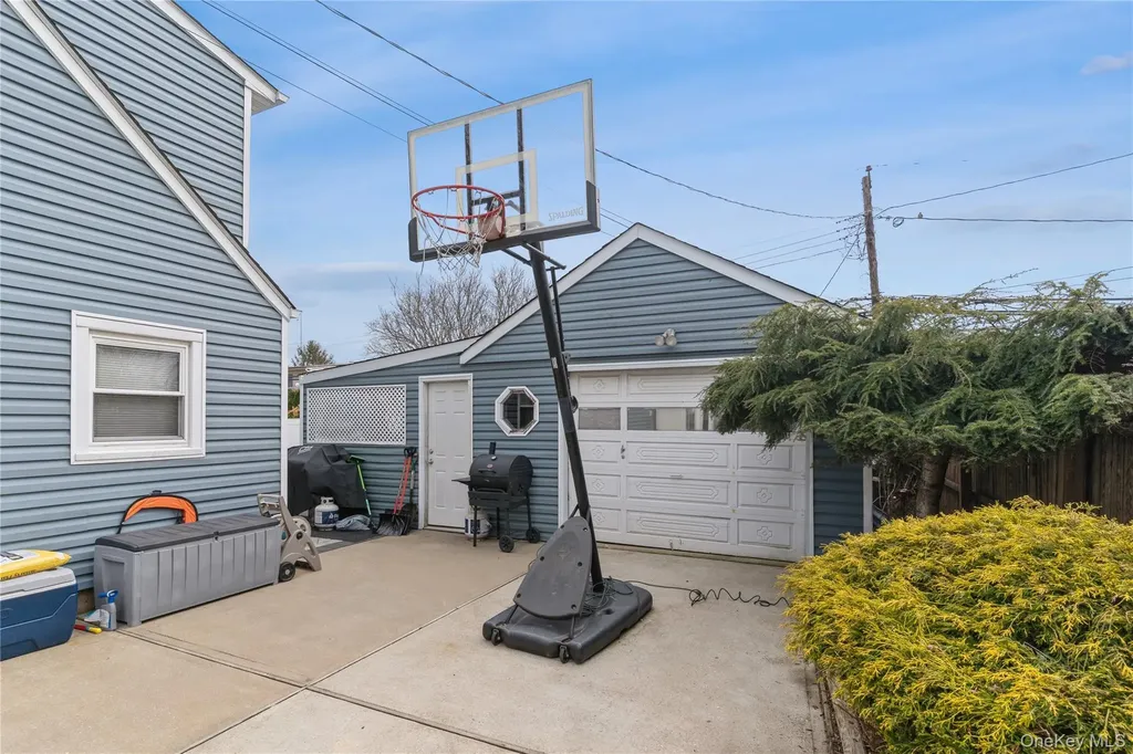 20 Peacock Lane Levittown NY 11756