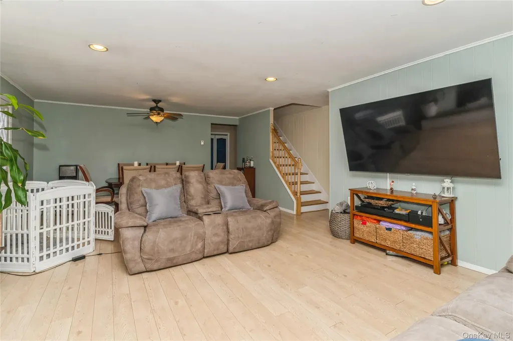 20 Peacock Lane Levittown NY 11756