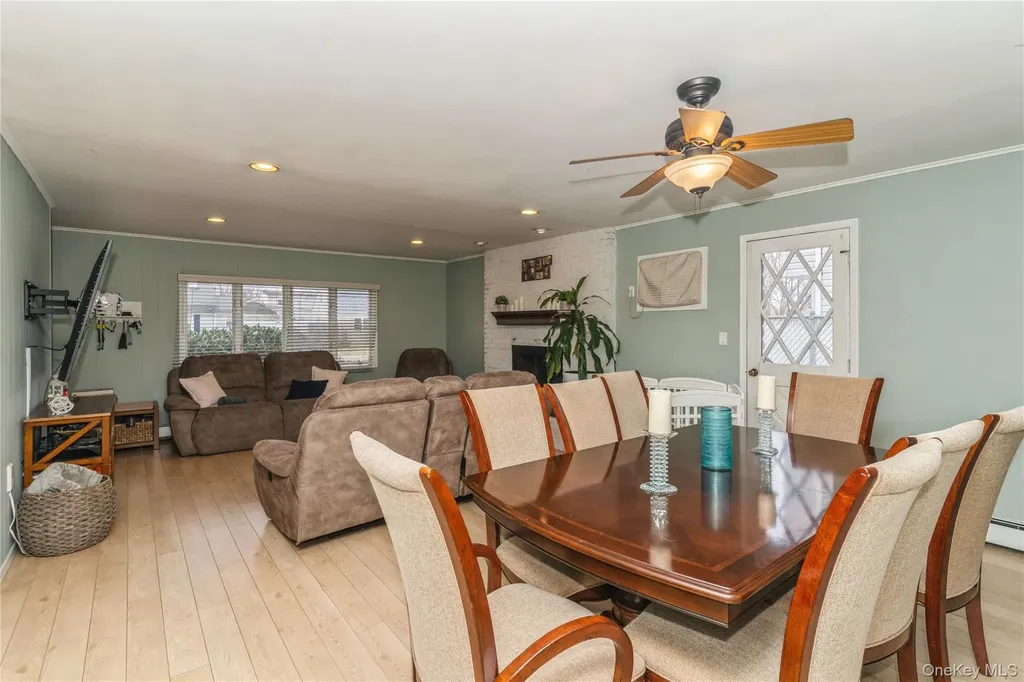 20 Peacock Lane Levittown NY 11756