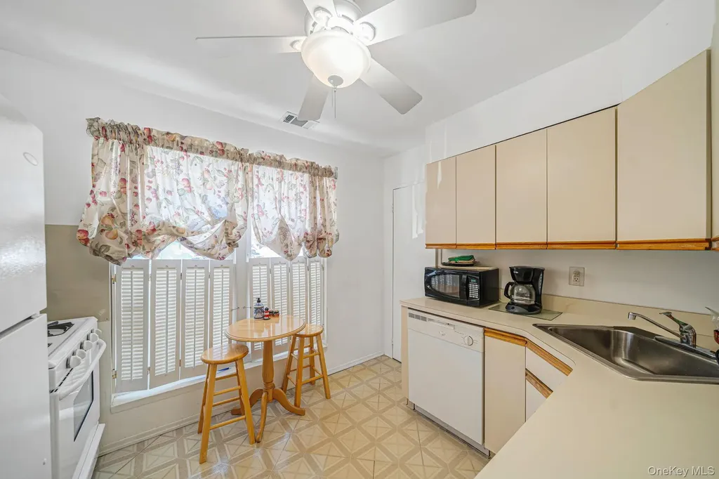 8 Juniper Court Selden NY 11784