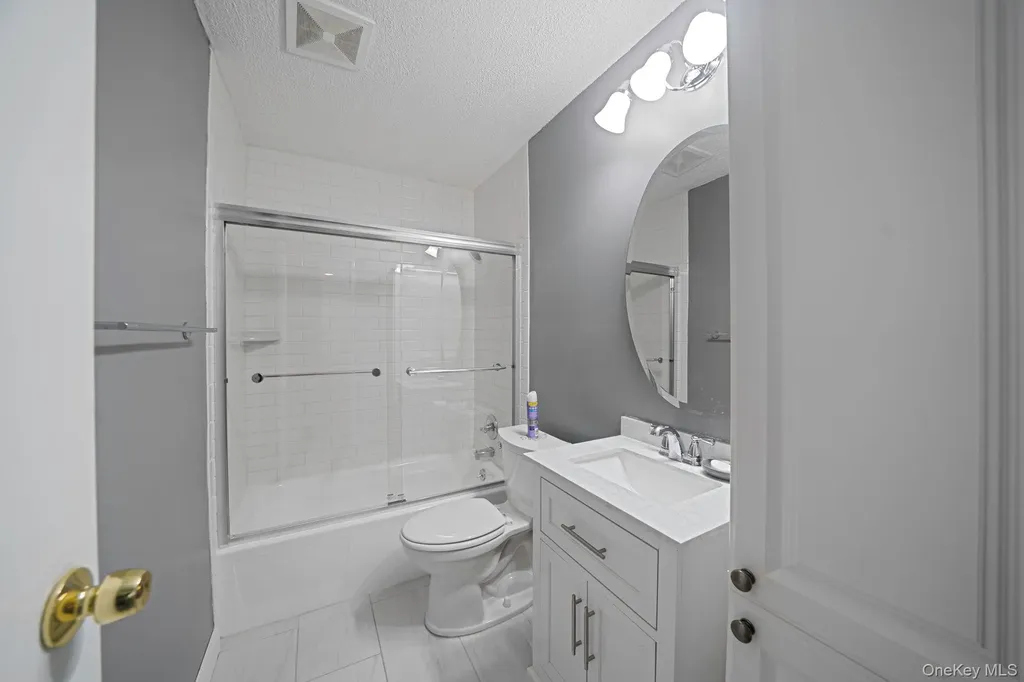 8 Juniper Court Selden NY 11784