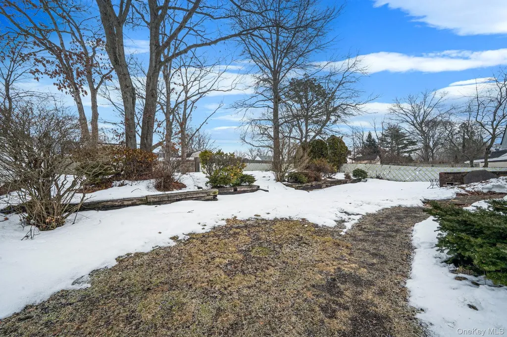 22 Meyer Lane Medford NY 11763