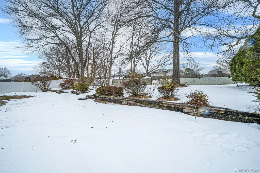 22 Meyer Lane Medford NY 11763