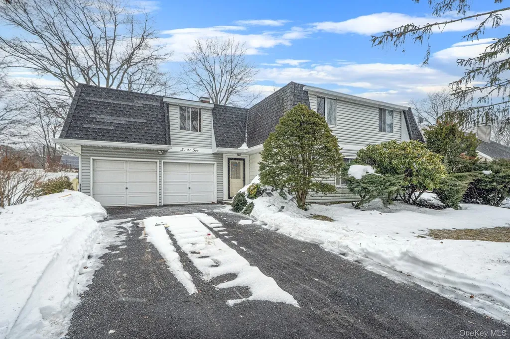 22 Meyer Lane Medford NY 11763