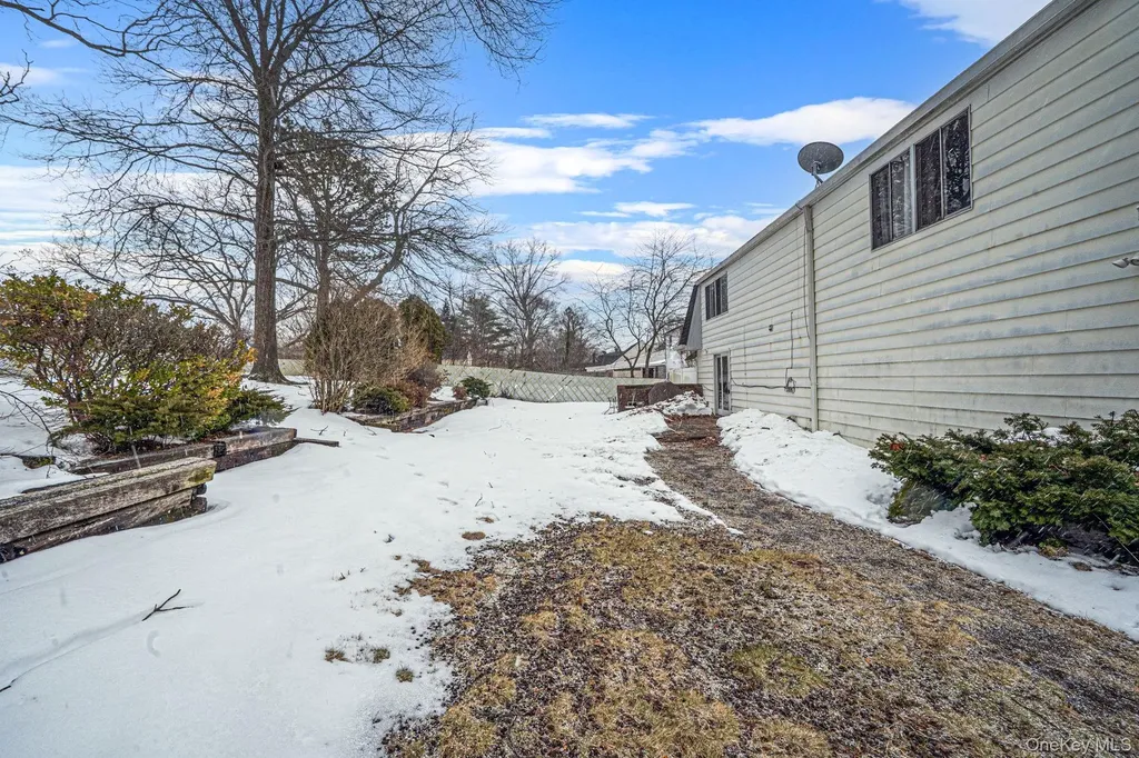 22 Meyer Lane Medford NY 11763