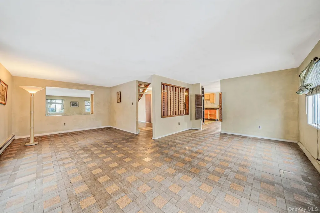 22 Meyer Lane Medford NY 11763