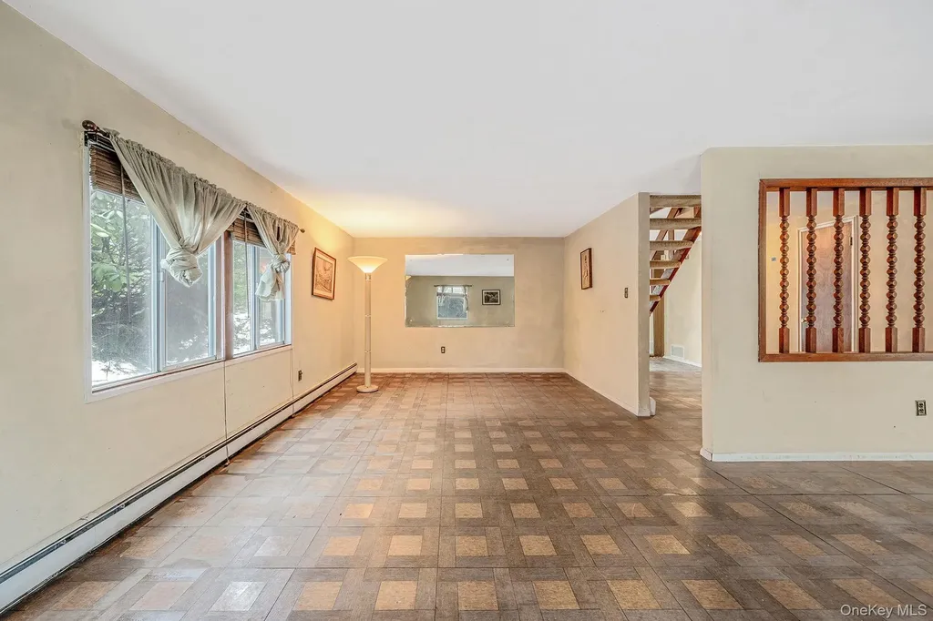 22 Meyer Lane Medford NY 11763