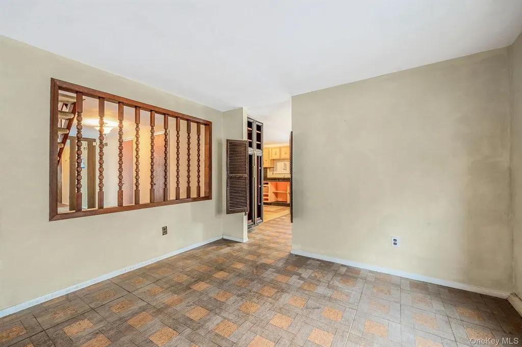 22 Meyer Lane Medford NY 11763