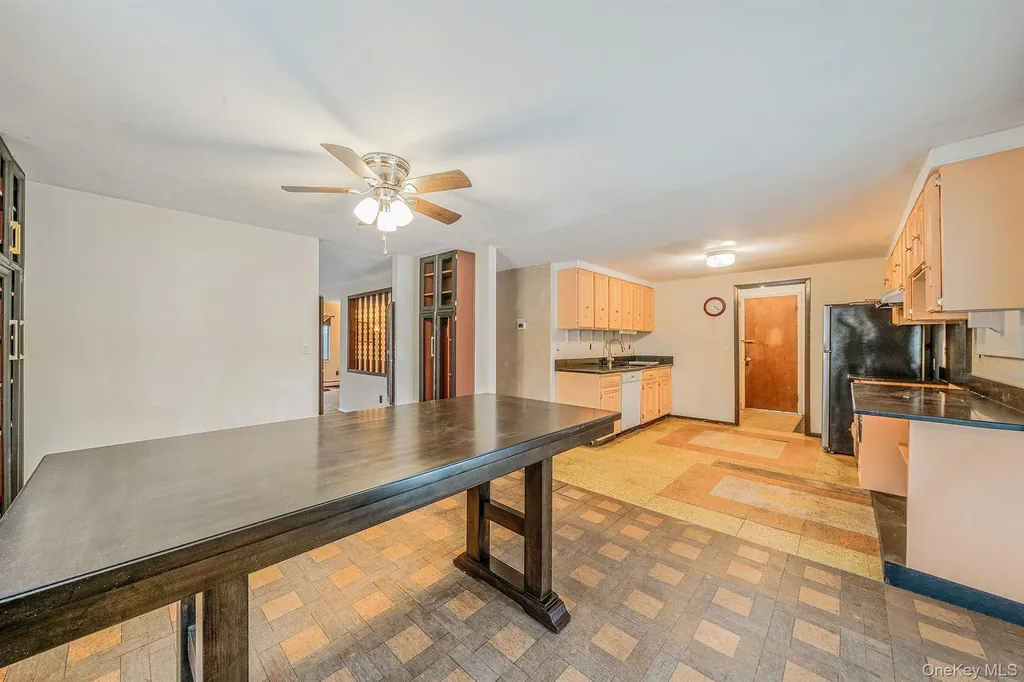 22 Meyer Lane Medford NY 11763