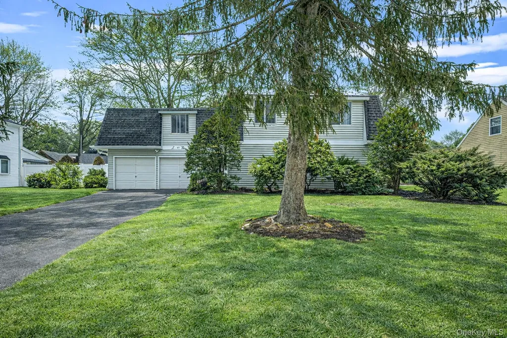 22 Meyer Lane Medford NY 11763