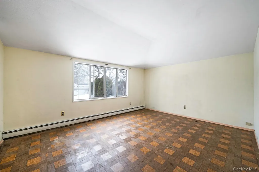 22 Meyer Lane Medford NY 11763