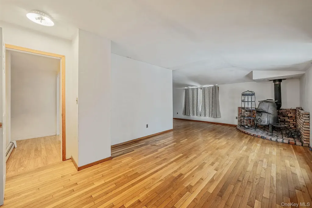 22 Meyer Lane Medford NY 11763