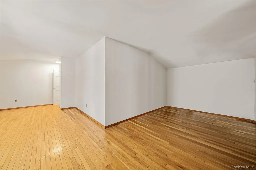 22 Meyer Lane Medford NY 11763