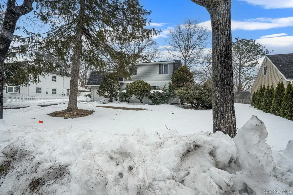 22 Meyer Lane Medford NY 11763