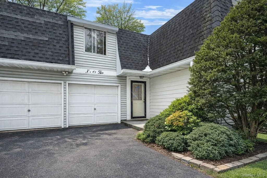 22 Meyer Lane Medford NY 11763