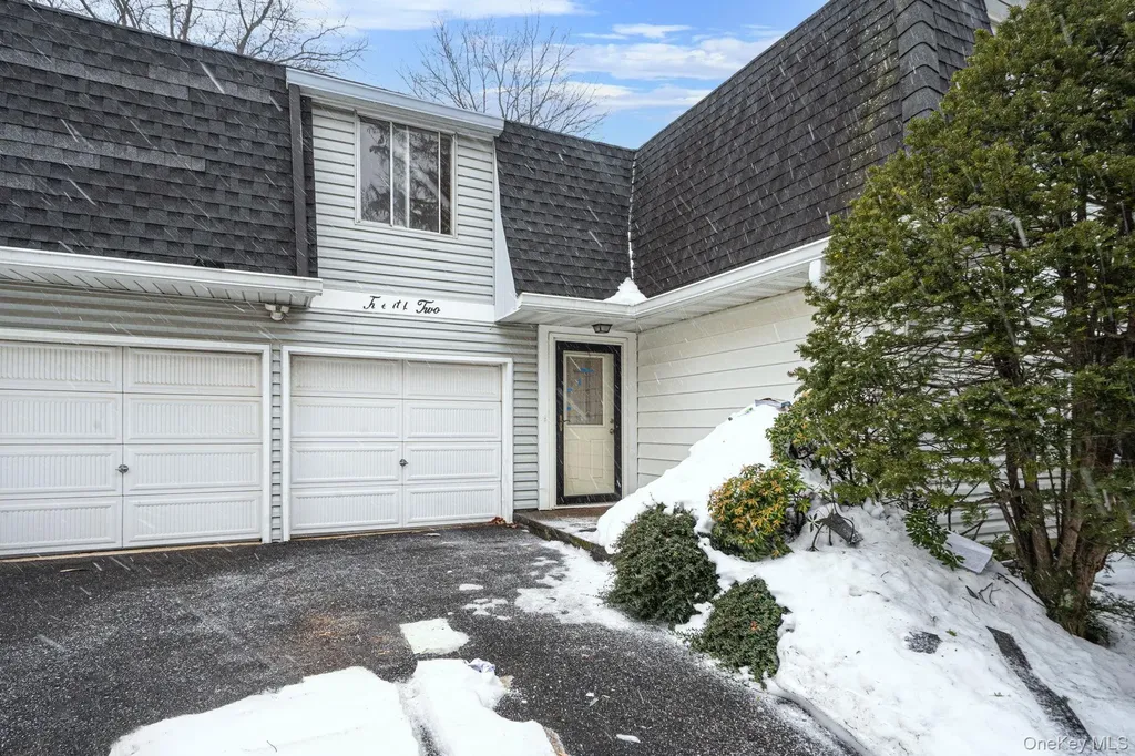 22 Meyer Lane Medford NY 11763