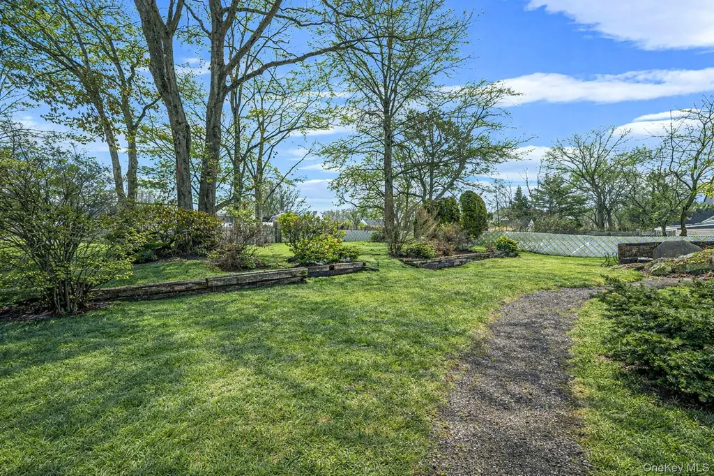 22 Meyer Lane Medford NY 11763