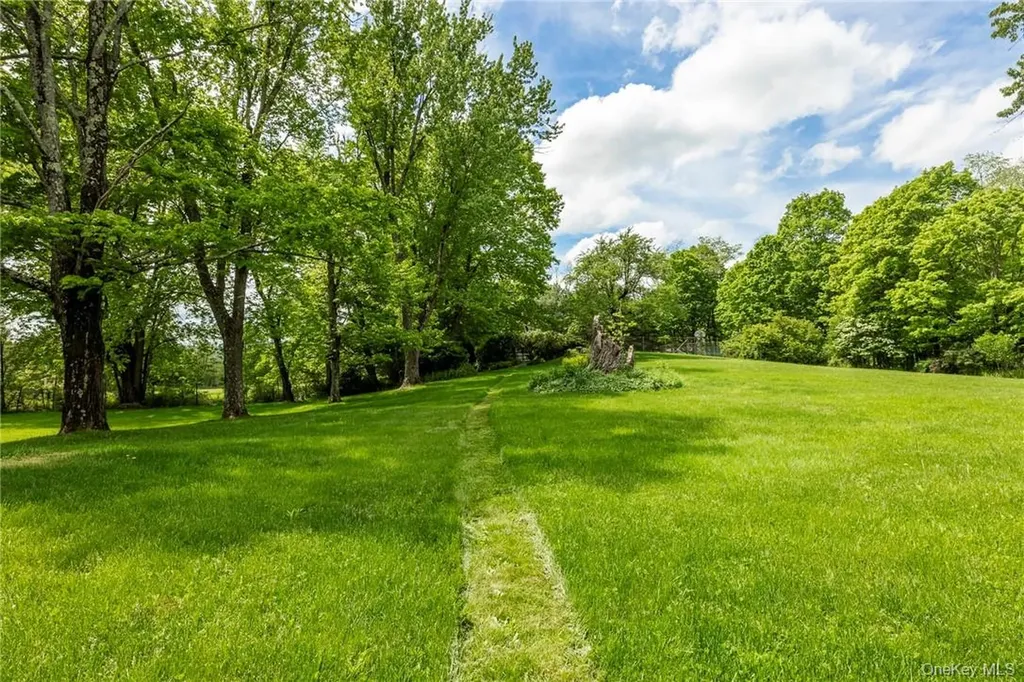 1282 Hollow Road Clinton Corners NY 12514