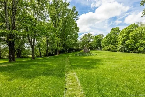 1282 Hollow Road Clinton Corners NY 12514