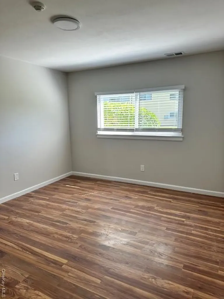 5 Pointe Circle S Coram NY 11727
