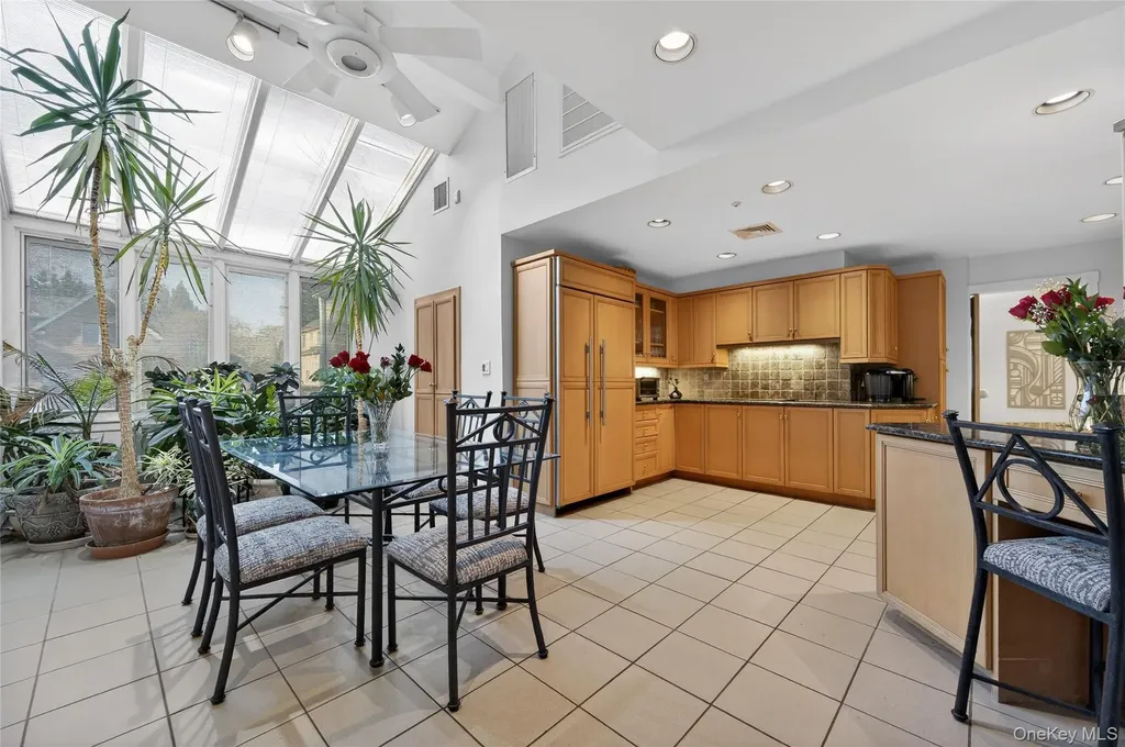 37 Shelter Lane Roslyn Heights NY 11577