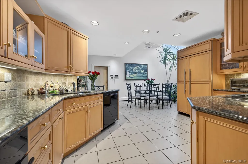37 Shelter Lane Roslyn Heights NY 11577