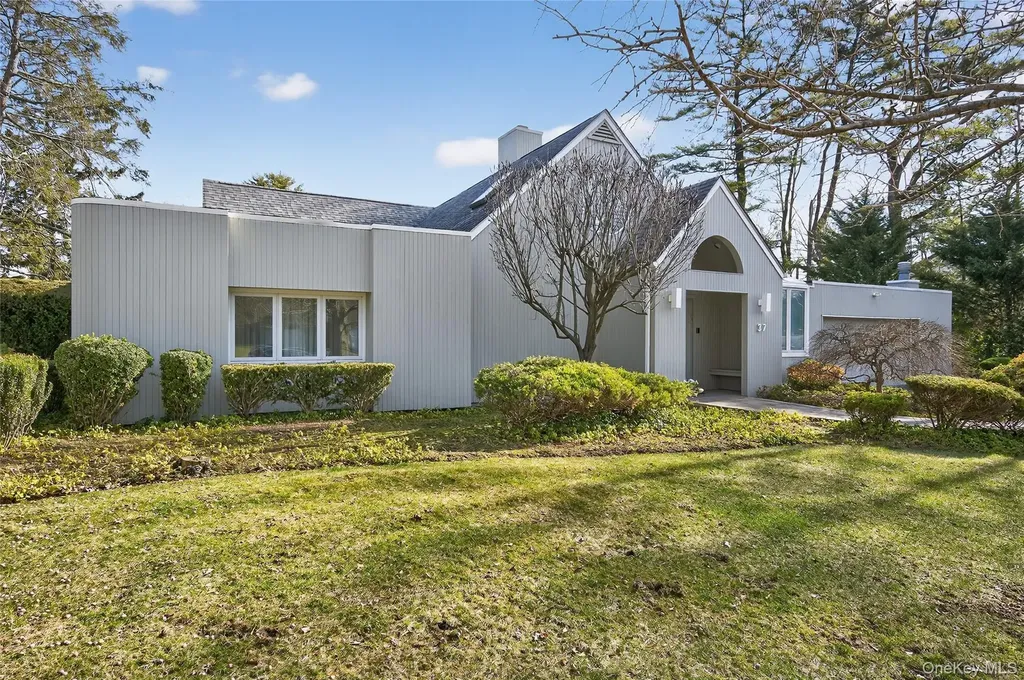 37 Shelter Lane Roslyn Heights NY 11577