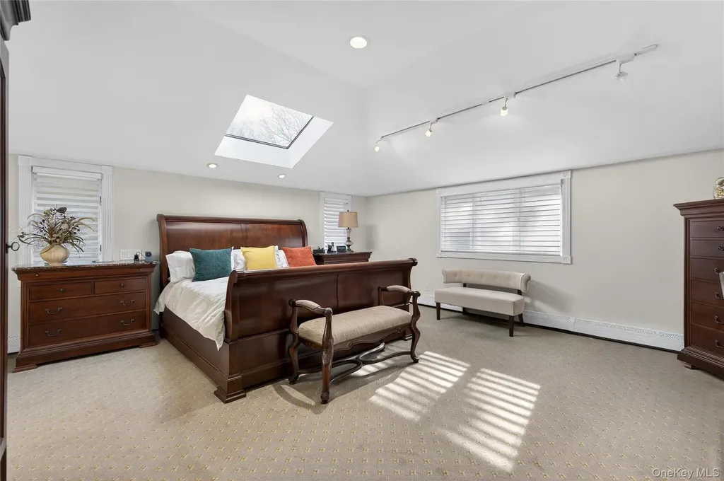 37 Shelter Lane Roslyn Heights NY 11577