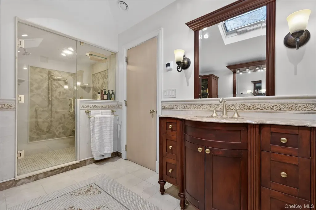 37 Shelter Lane Roslyn Heights NY 11577