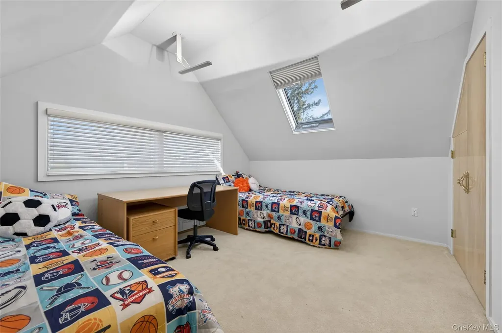 37 Shelter Lane Roslyn Heights NY 11577