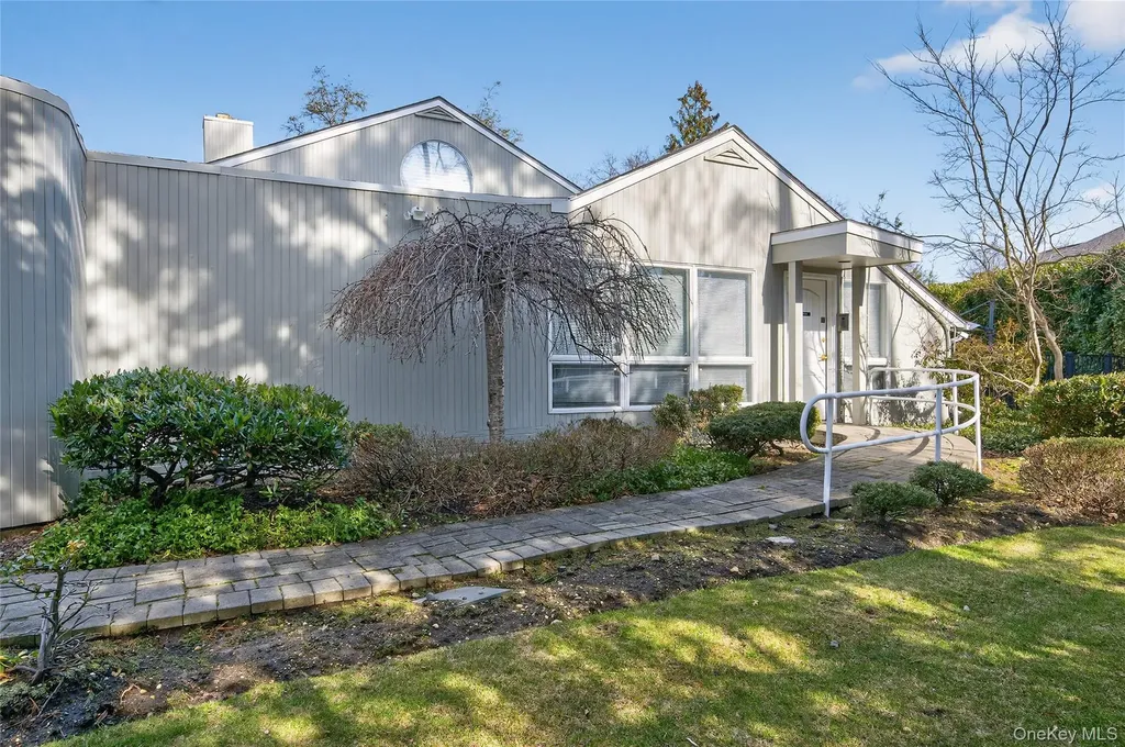 37 Shelter Lane Roslyn Heights NY 11577