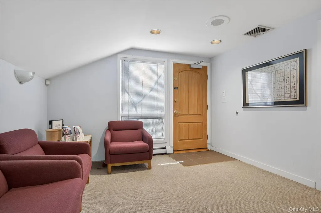 37 Shelter Lane Roslyn Heights NY 11577
