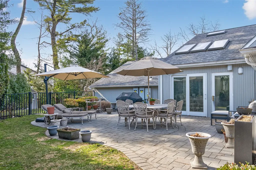 37 Shelter Lane Roslyn Heights NY 11577