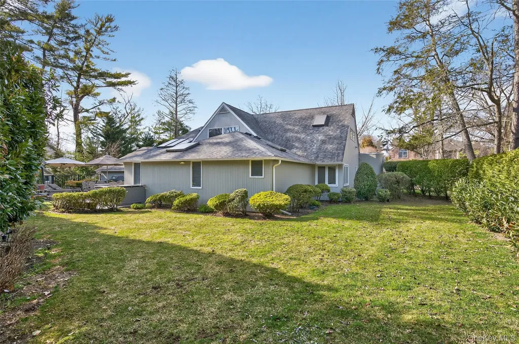 37 Shelter Lane Roslyn Heights NY 11577