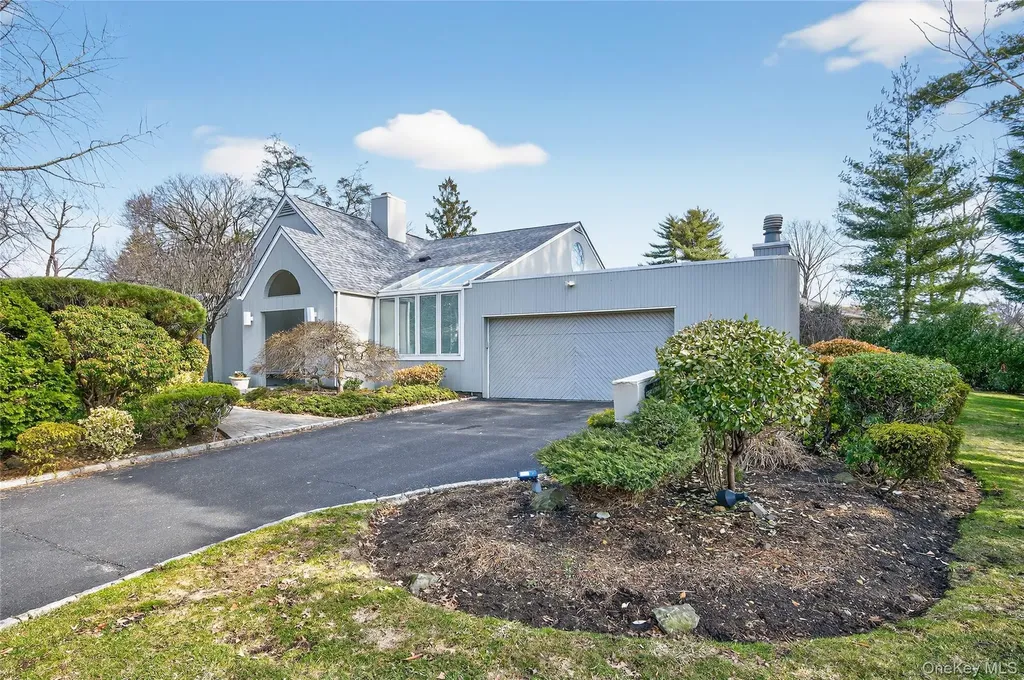 37 Shelter Lane Roslyn Heights NY 11577