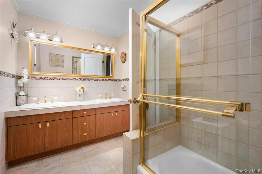 112 Barton Road White Plains NY 10605