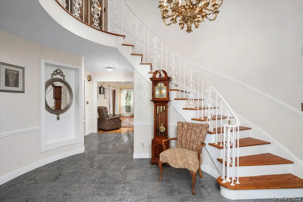112 Barton Road White Plains NY 10605