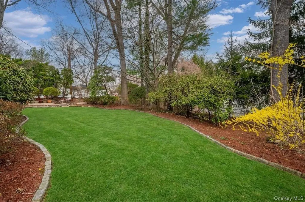 112 Barton Road White Plains NY 10605