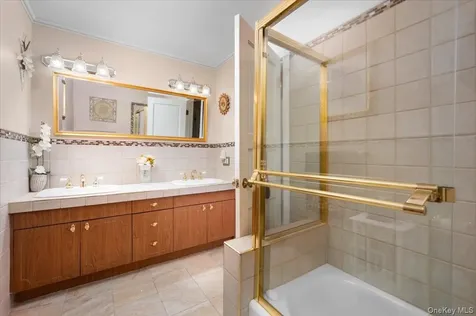 112 Barton Road White Plains NY 10605