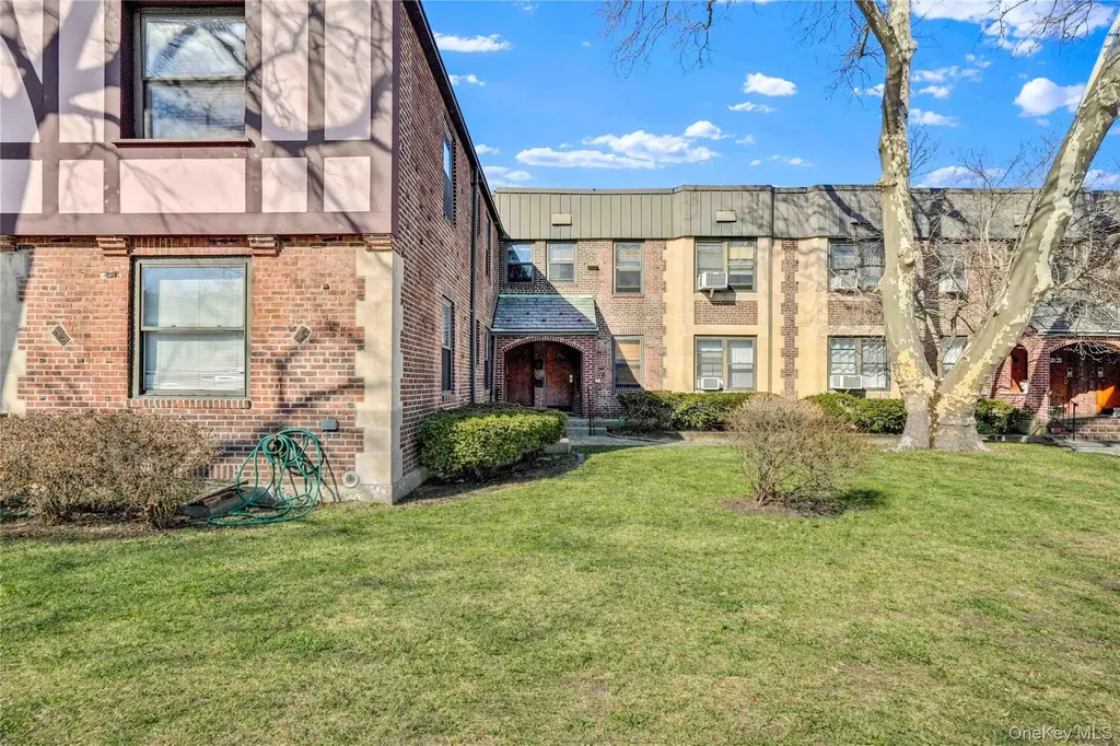 7707 Ditmars Boulevard East Elmhurst NY 11370
