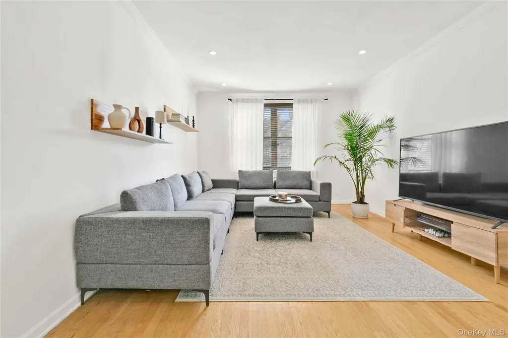 7707 Ditmars Boulevard East Elmhurst NY 11370